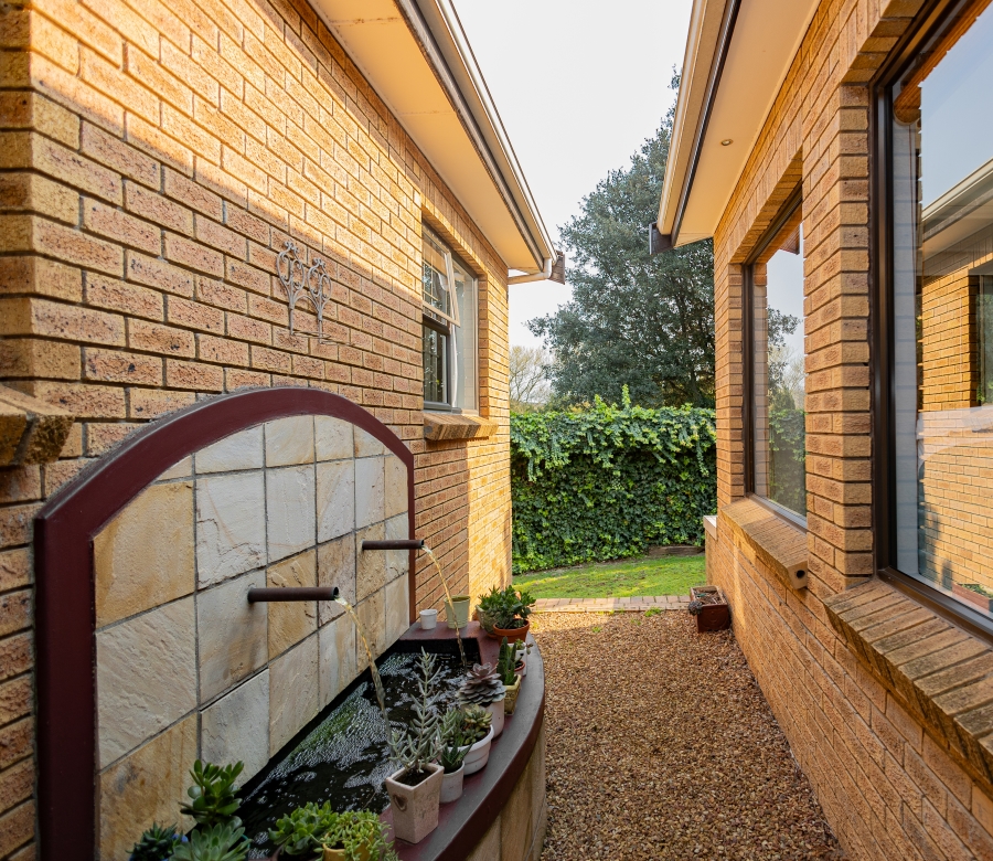 4 Bedroom Property for Sale in Kenridge Heights Western Cape